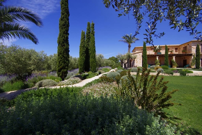 Diseño de jardines en Mallorca - Can Brera - Paisajista Viveros Pou Nou